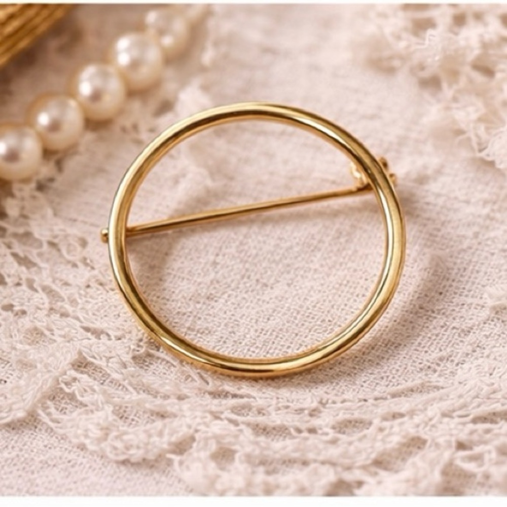 Vintage, Gold Tone Twist and Plain Open Circle Brooch Pin